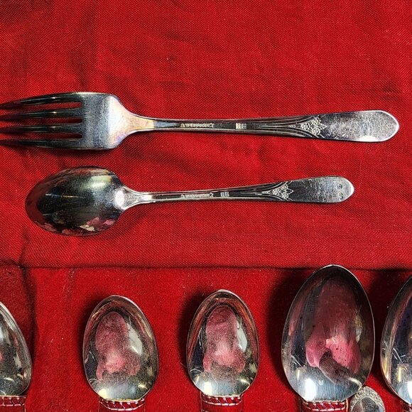 31Pc Wm Rogers Mary Lou Devonshire Silverplate Flatware Set Intl Silver w/ Case - Picture 6 of 13